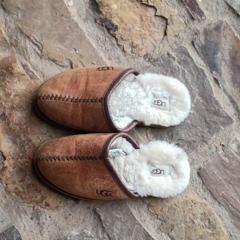 UGG Tan Scuff Shearling Lined Slippers Size 7 Men's.